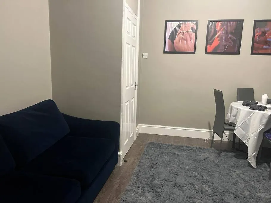 A Beautiful Ground-Floor Flat. Apartment London 0*,