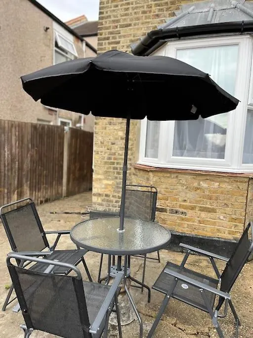 A Beautiful Ground-Floor Flat. Apartment London