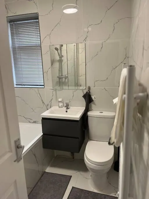 A Beautiful Ground-Floor Flat. Apartamento Londres